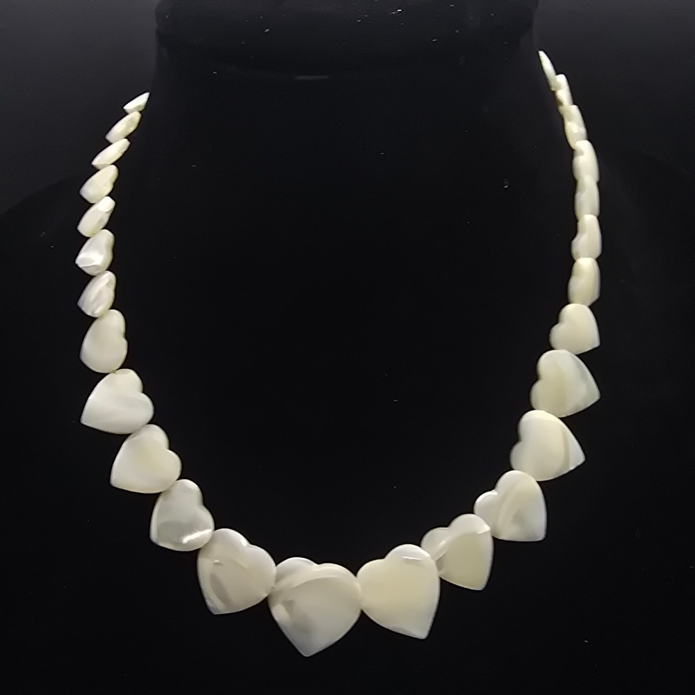 Avon 1987 Mother of Pearl Heart Necklace Vintage Costume Jewelry